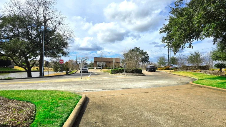 Weston Lakes gated community enternance